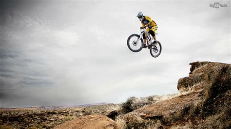 [90+] Mountain Biking Desktop Wallpapers